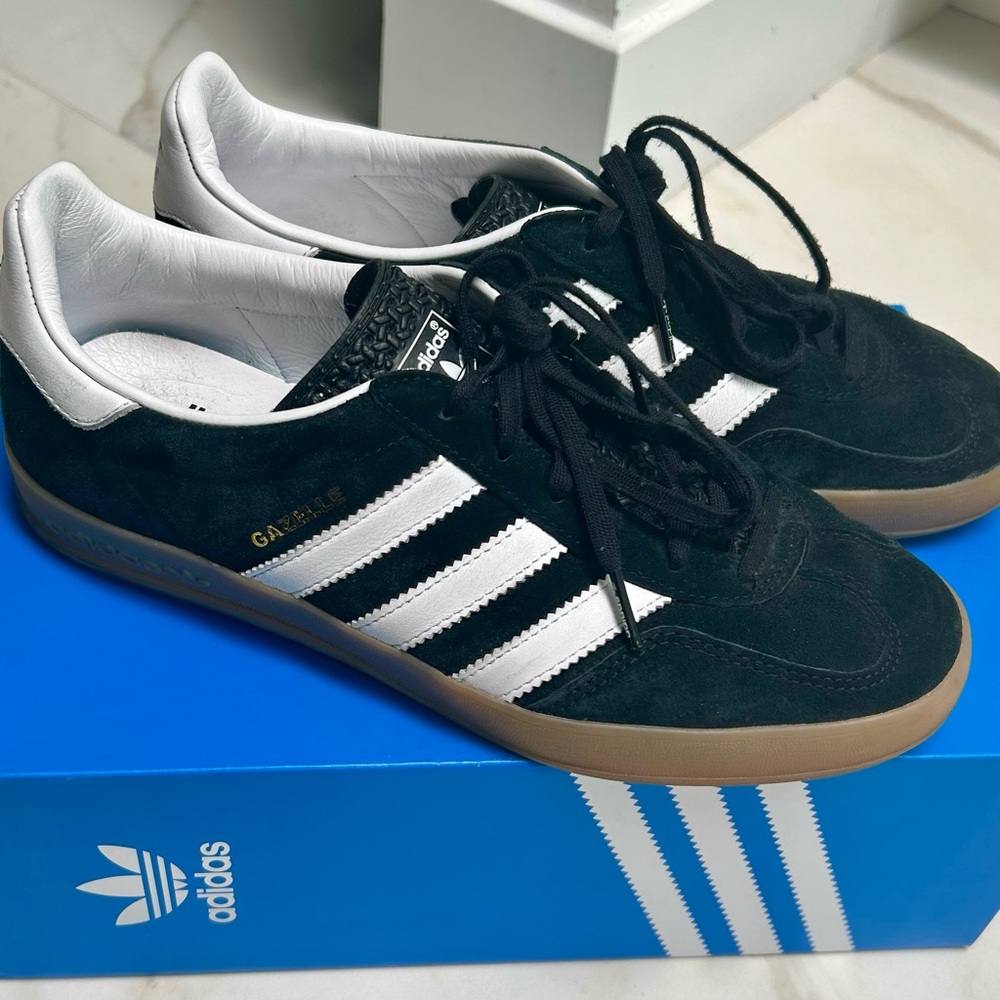 Adidas Gazelle Sneakers Men’s 8/ Women’s 9  Black White Suede Indoor Shoes. Used